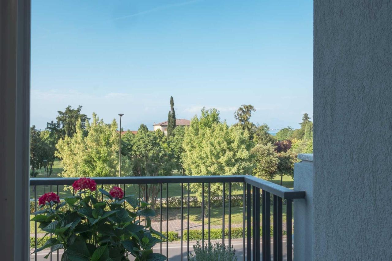 By The Lake Apartments - Smart Desenzano del Garda Exterior photo