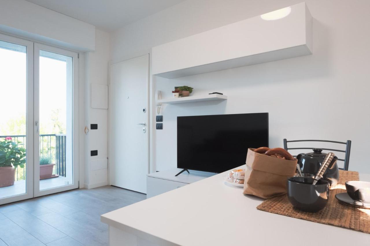 By The Lake Apartments - Smart Desenzano del Garda Exterior photo