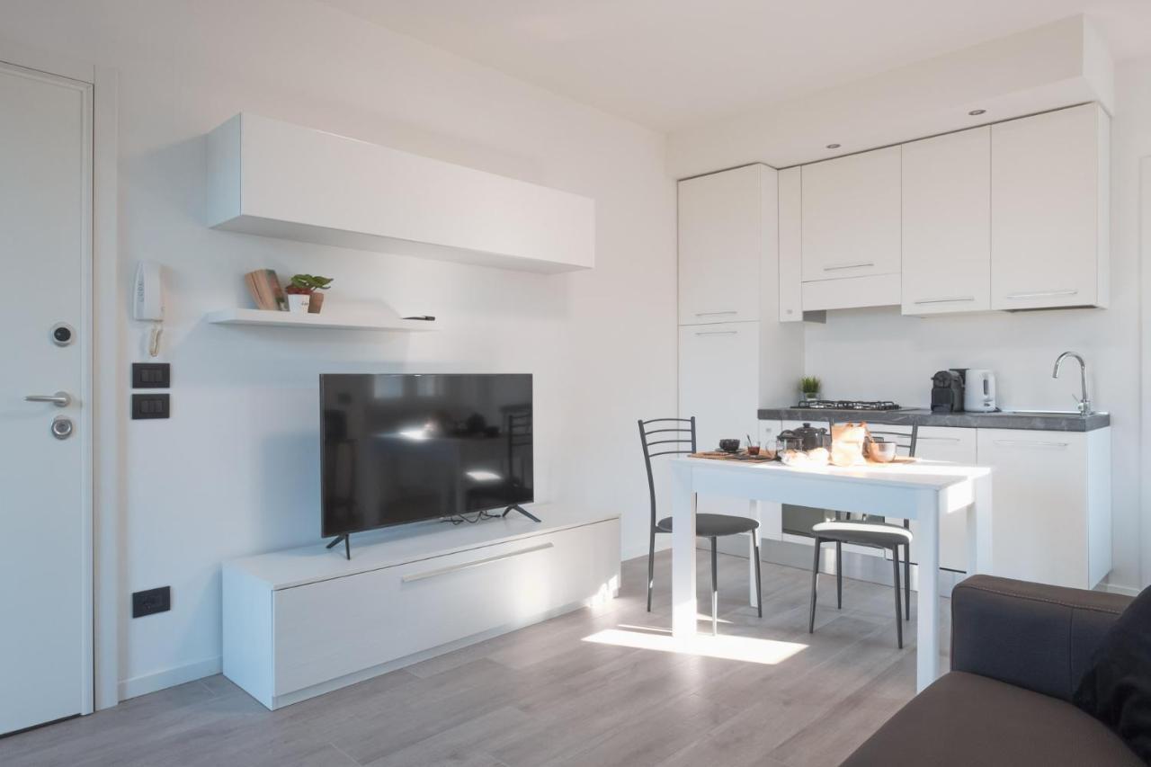 By The Lake Apartments - Smart Desenzano del Garda Exterior photo